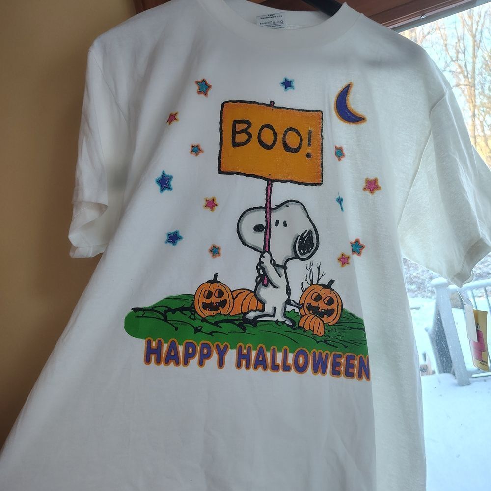 Vintage Peanuts Snoopy Halloween Tee - White and Orange. NWT Size Large